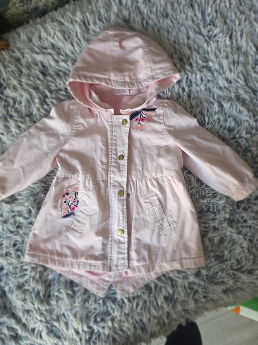 Дуже гарне пальто на дівчинку 86