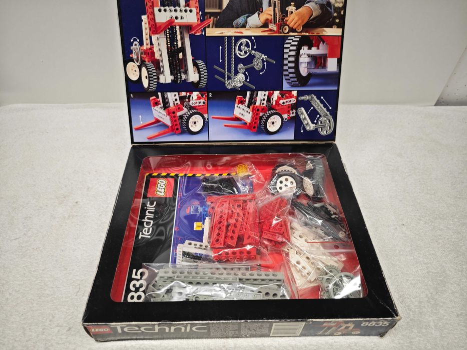 Lego Technic 8835 "Forklift"; 1989; [94]