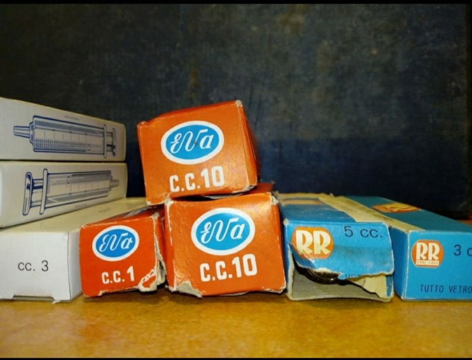 Seringas de vidro antigas