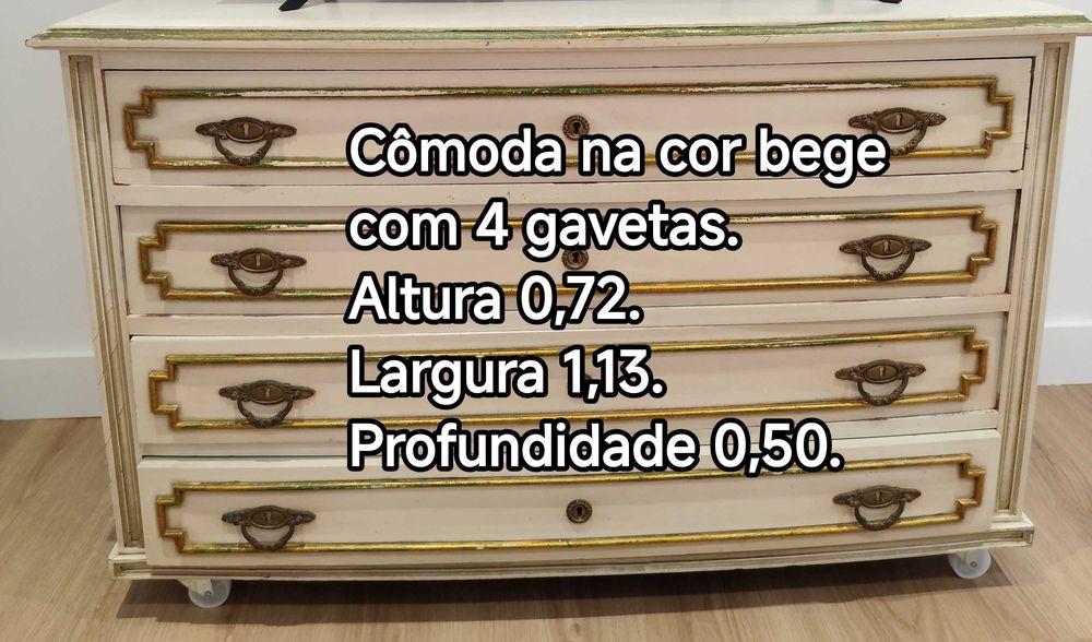 Cômoda e mesinha.