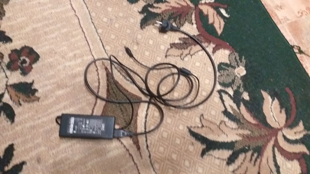 Продам ноутбук ACER на запчастини з зарядним пристроєм.