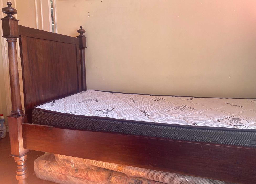 Cama solteiro com colchão