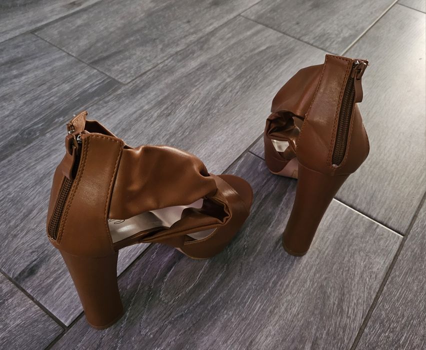 Buty na koturnie Lovery