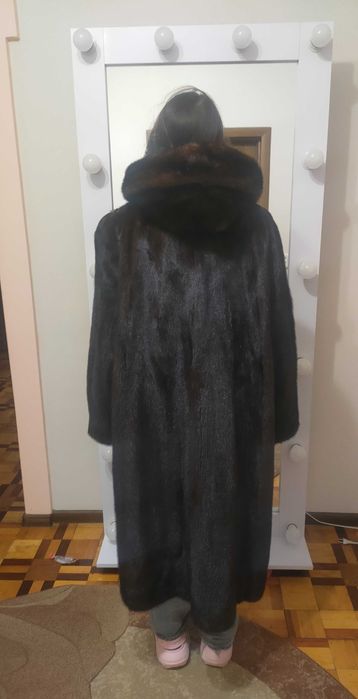 Шуба норкова довга з капюшоном б/в