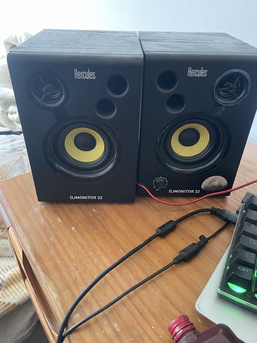 Monitores de audio para estúdio