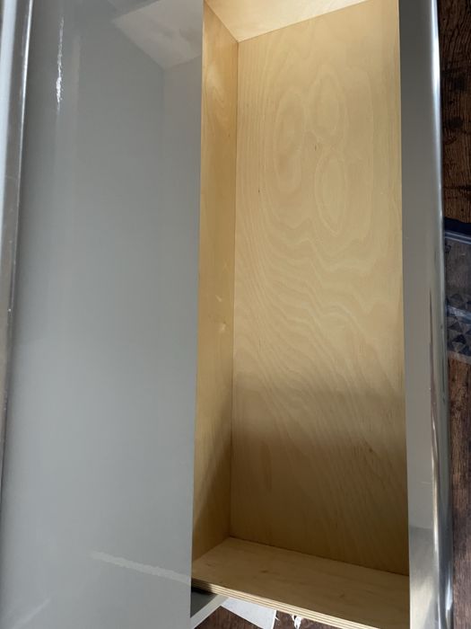 Szafka z unywalka i kranem