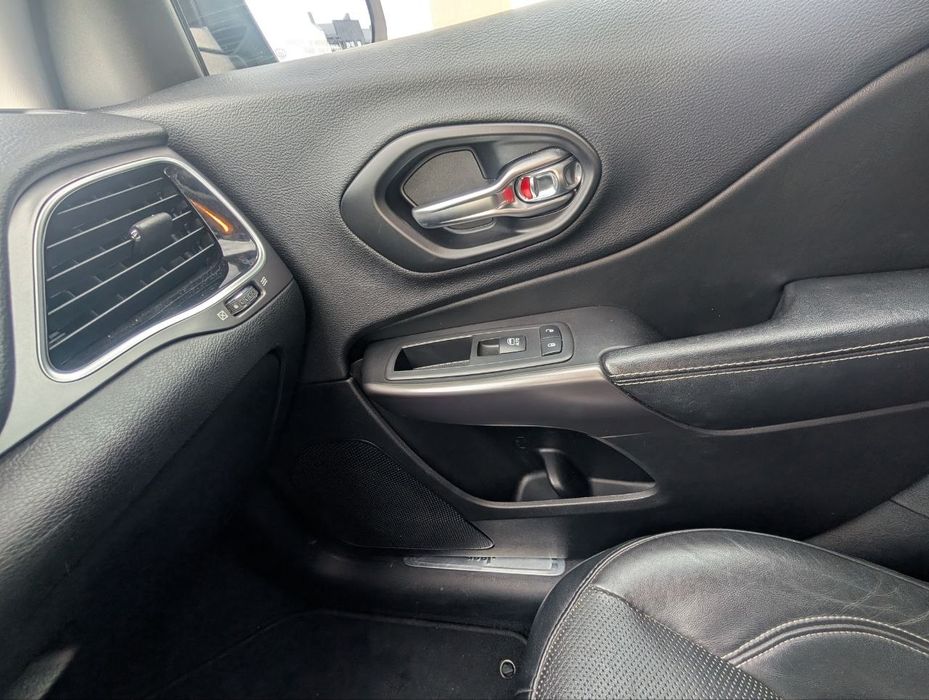 jeep cherokee 2,4 л  2019 р
