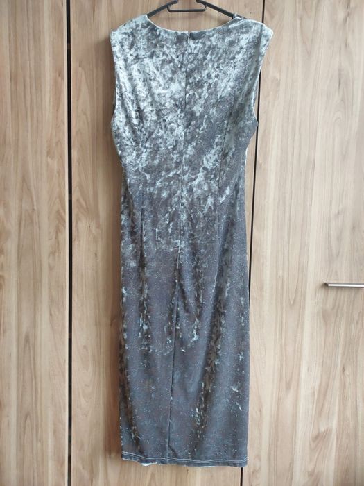 Błyszcząca sukienka 44