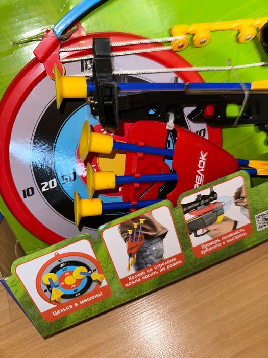 Арбалет с лазерным прицелам стрелы на присосках