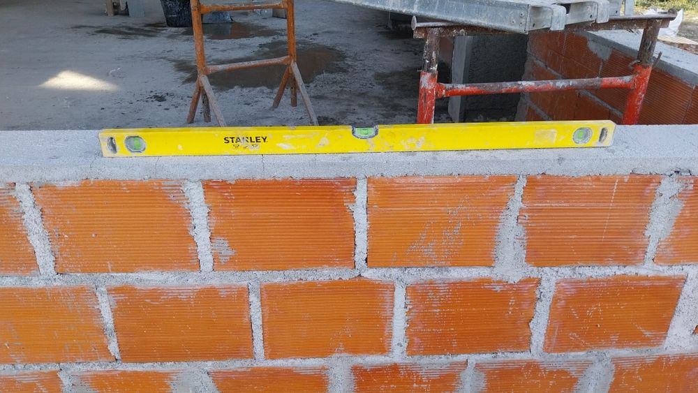 Fazemos piso ( Betomilha) chão bruto, chão liso,  Cerâmica,  e Flutuan