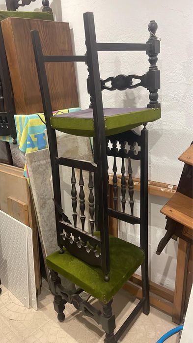 Cadeiras madeira e veludo