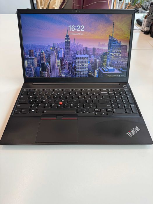Thinkpad E15 Gen2 Ryzhen 5 4500U 16GB RAM 512 SSD 78% baterii