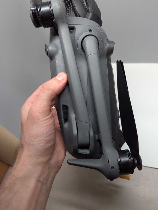 Квадрокоптер DJI Mavic 4 PRO