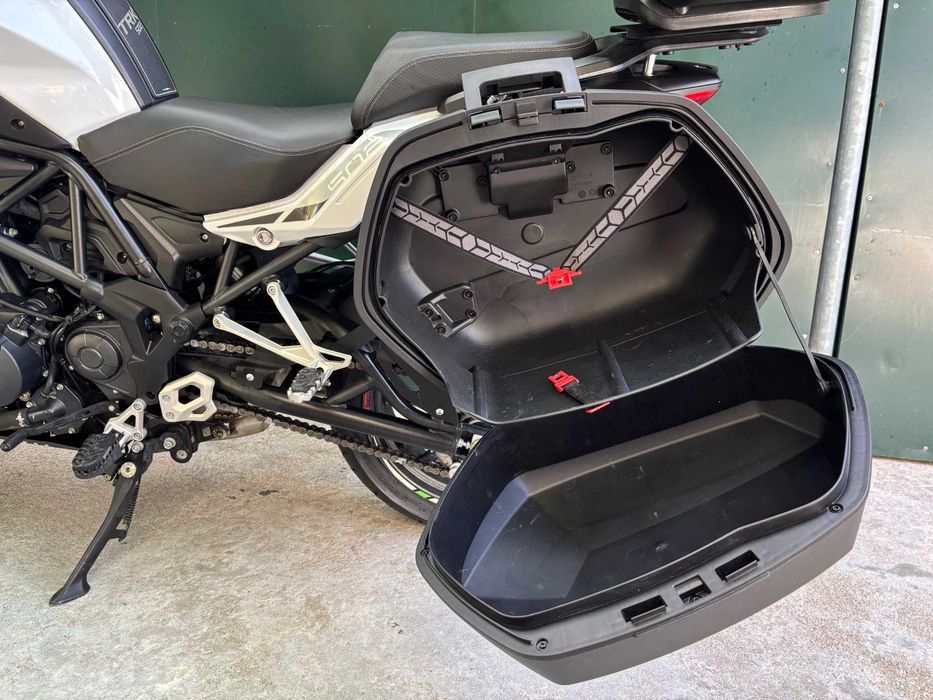Benelli TRK 502 com kit malas
