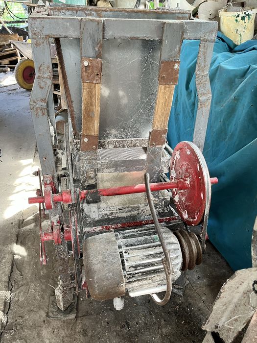 Калібрувальна машина для виготовлення крупи із електродвигуном