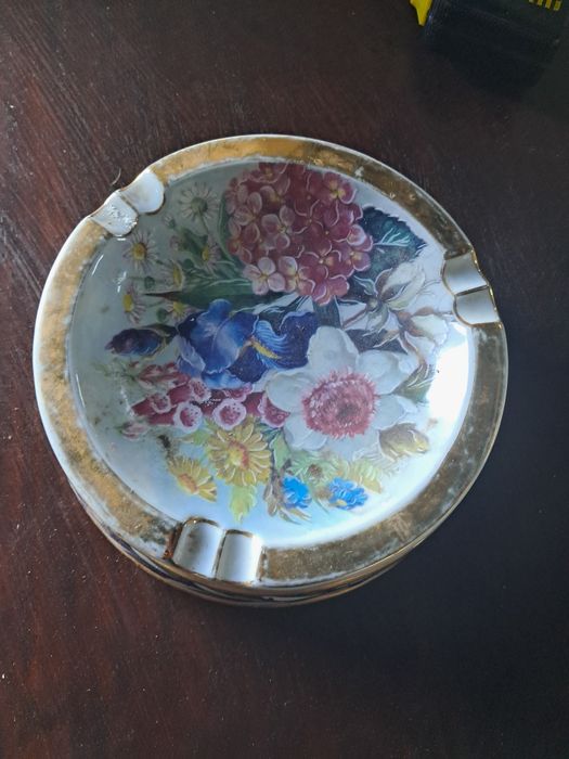 Cinzeiro em pircelana pintado a mão