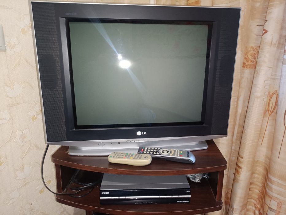 Телевізор LG 21FS4RLX формат Super Slim