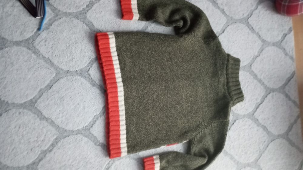 Sweter dziecięcy