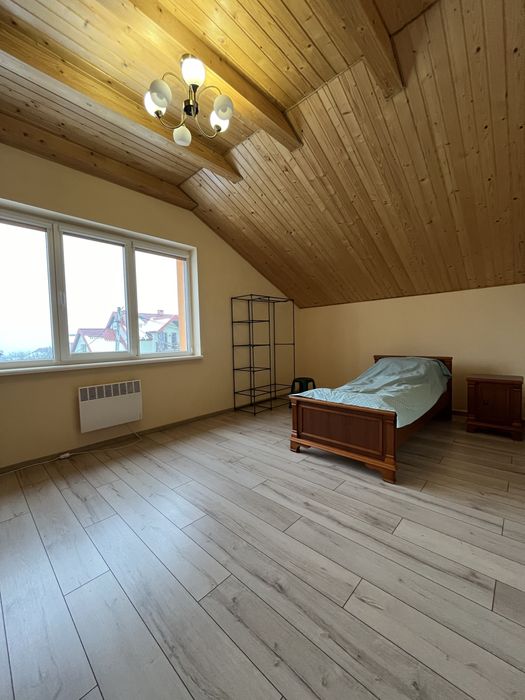 Готовий будинок біля лісу,поруч міста,готовий до заселення.