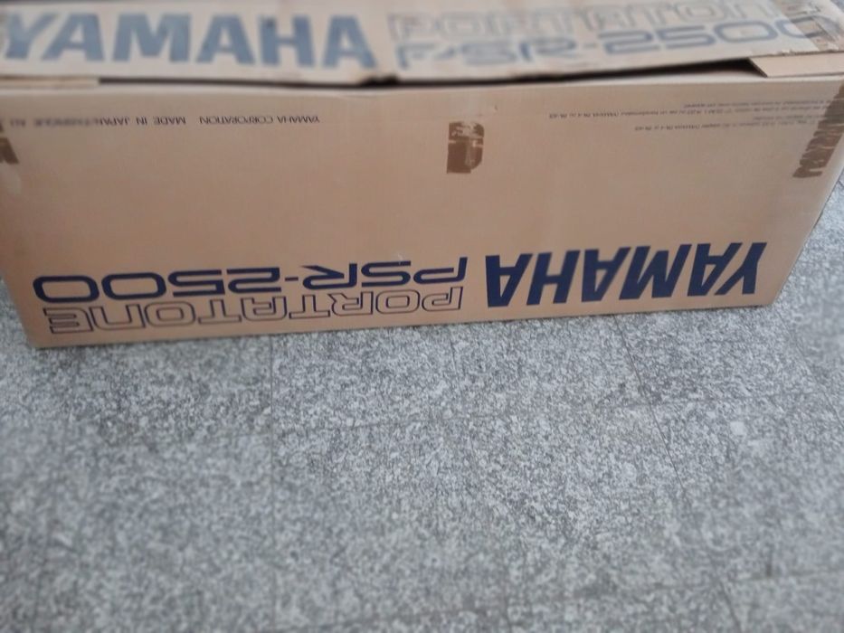 Órgão da marca Yamaha