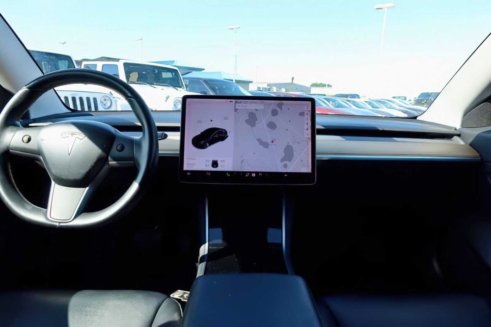 Tesla Model 3      2019