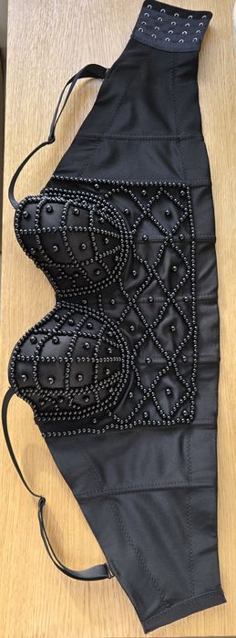 Croptop/ gorset z czarnymi perełkami