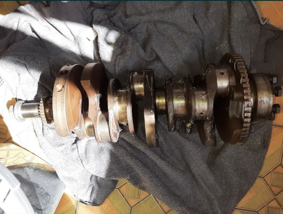 Коленвал CHRYSLER T& C DODGE 3. 6 05184324AE
