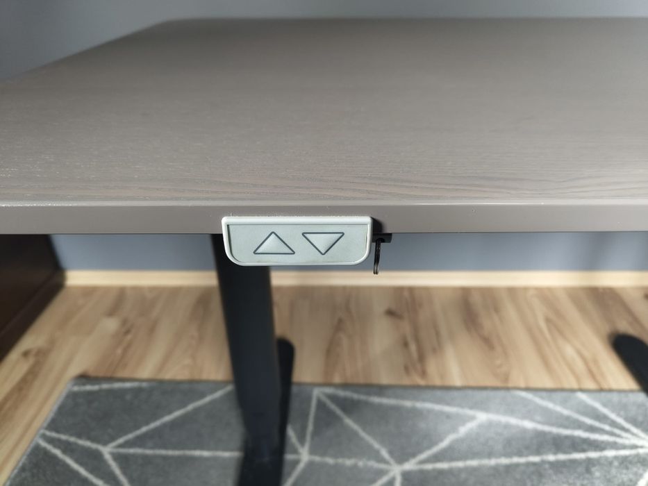 Regulowane biurko ikea