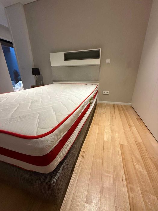 Sommier + Colchão + Cabeceira cama 1,35x2,00 como novos