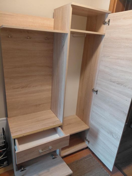 Sprzedam szafę z lustrem do przedpokoju