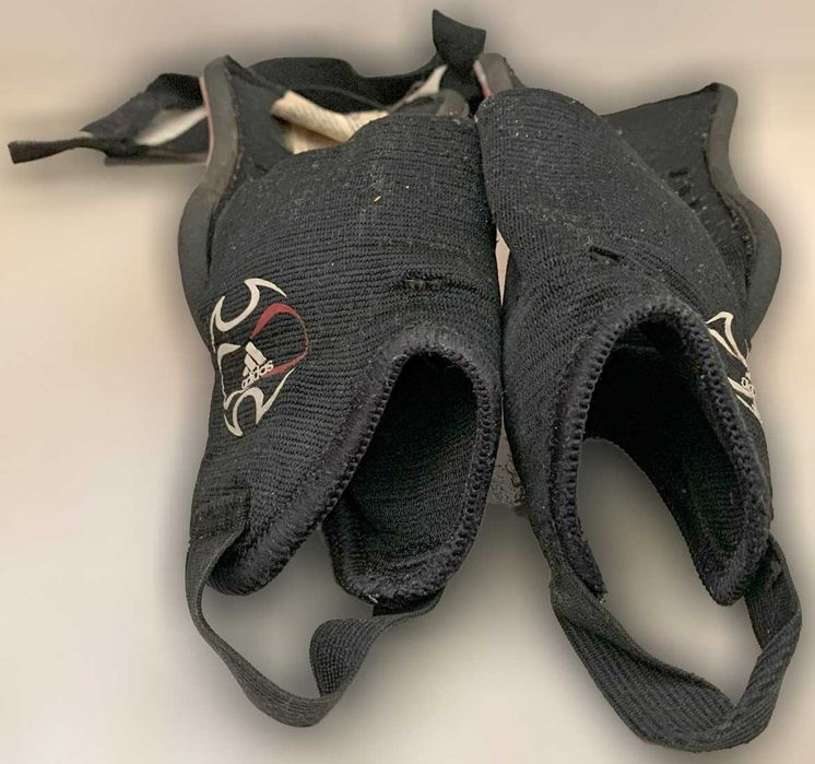 Caneleiras Unissexo Adidas, Vermelho