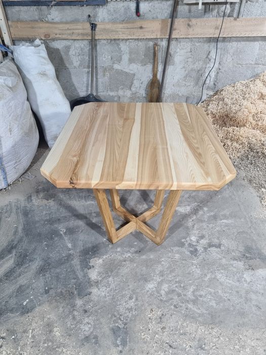 Стіл з масиву ясена