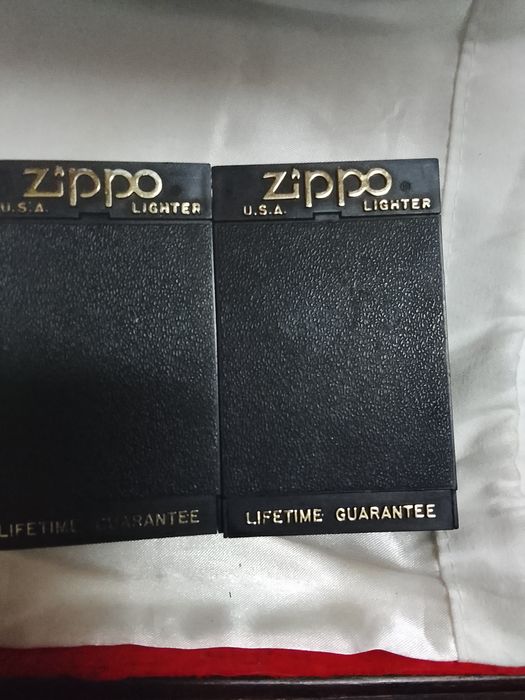 Isqueiros de Zippo u.s.a vendo as duas caixas