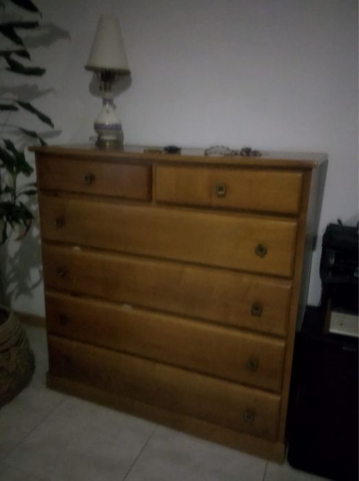 Vendo comuda madeira maciça