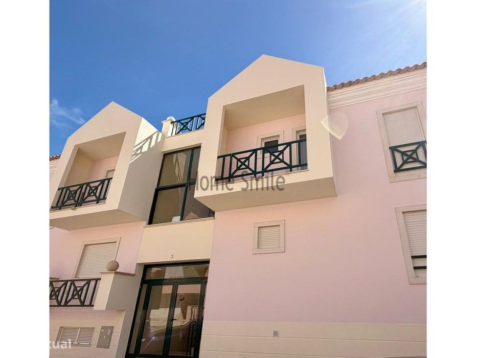 T2 . Condomínio Com Piscina. Vista Mar. Varanda