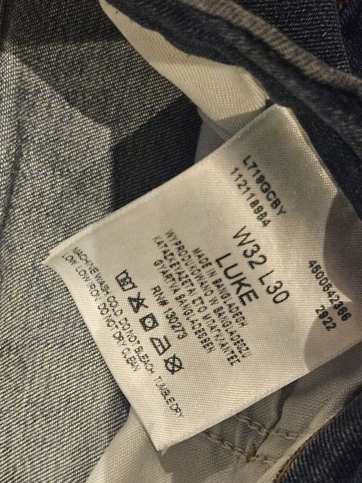 Lee W32 L30 jeansy z elastyna wąskie pas 40 40,5x2 dl 93cm