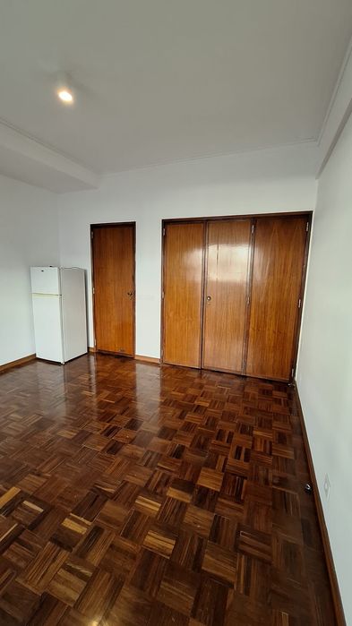 T1 com varanda fechada, muito luminoso e em Alvalade