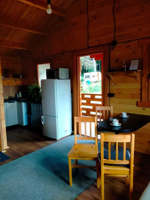 Domki letniskowe nad jeziorem w Poroście