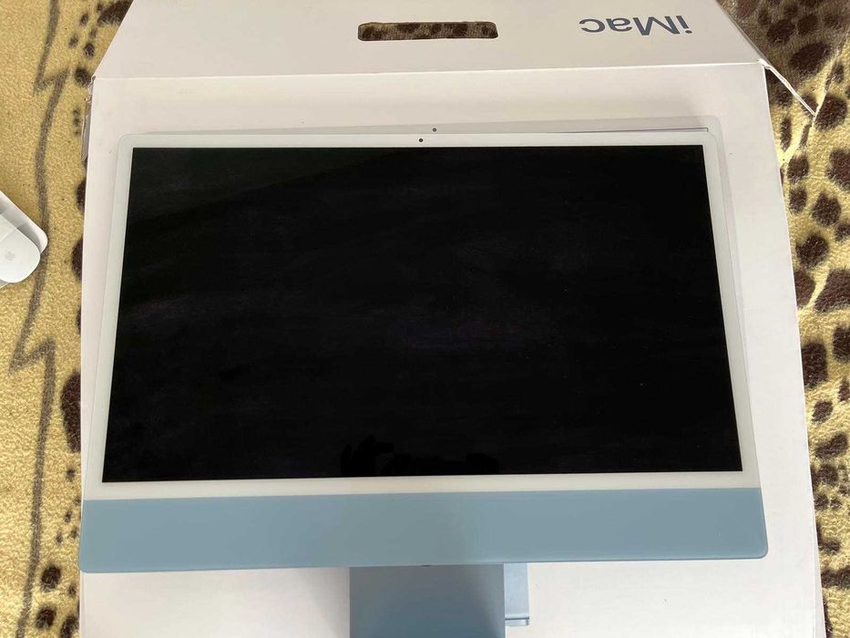 iMac Apple M3 24” Azul – Como Novo | 8GB RAM + 512GB SSD