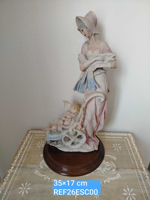 Antiga e Belíssima Escultura em Marfinite