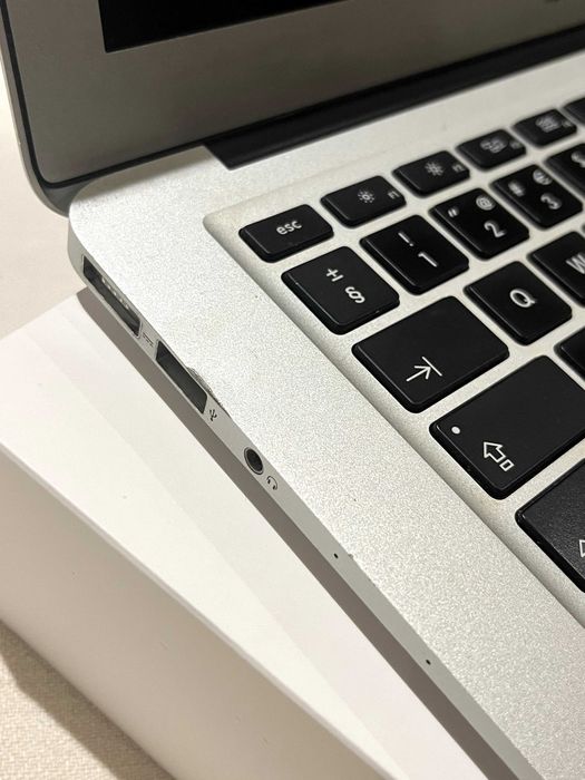 MacBook Air (2017)64861673321347124