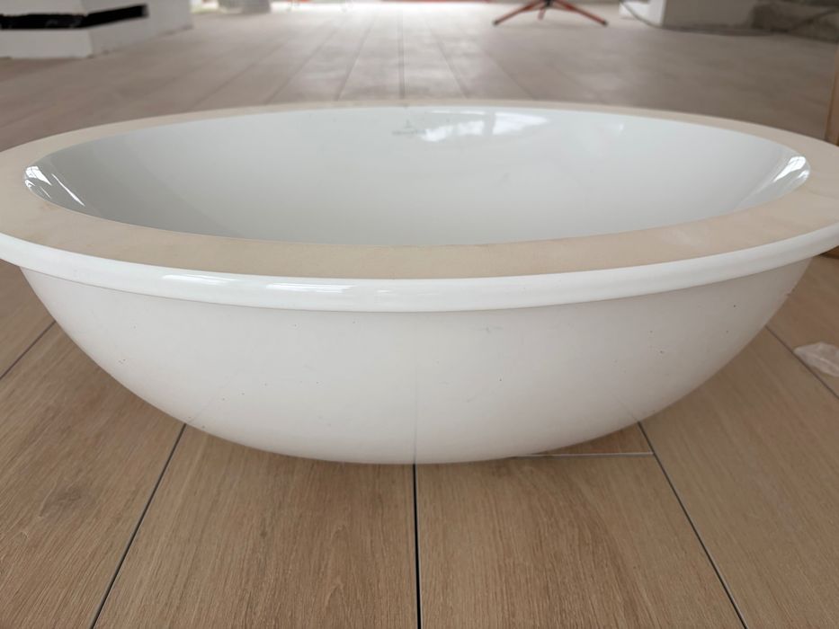 Umywalka podblatowa Villeroy&Boch Loop & Friends owalna 56x38 cm