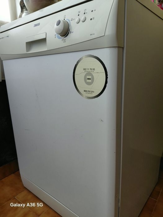 Máquina lavar loiça Zanussi