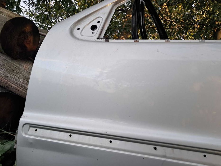 Передня ліва водійська дверка двері дверь Мерседес МЛ w163