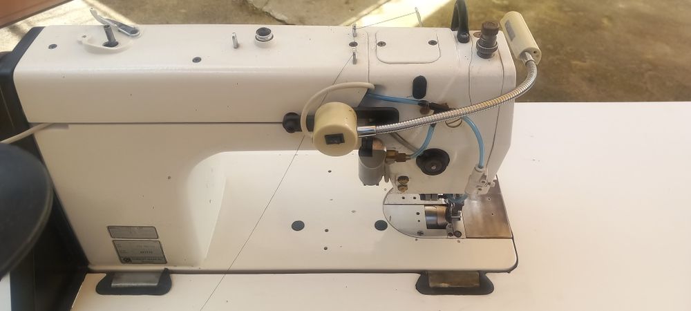Máquina de costura ponto corrido com faca Lateral