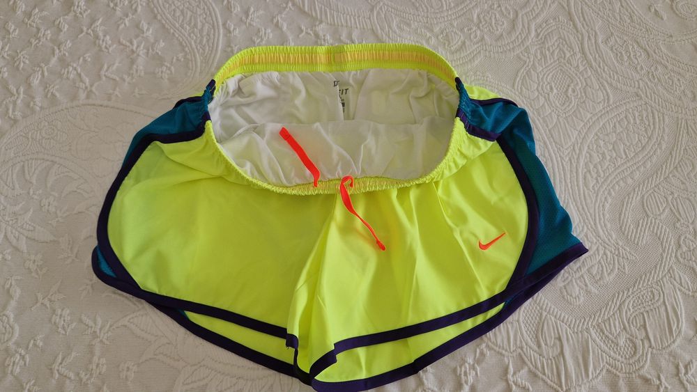 Calções Nike, Dri-Fit tamanho L, amarelo e verde