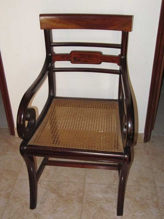 Cadeira de braços antiga em  Estilo inglês