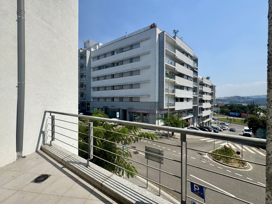 T2 no centro de Paredes para Arrendamento