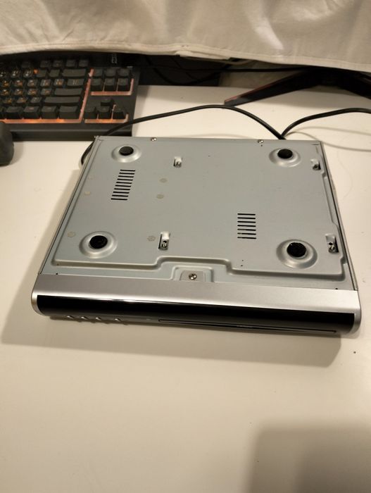 Odtwarzacz DVD z kablami RCA