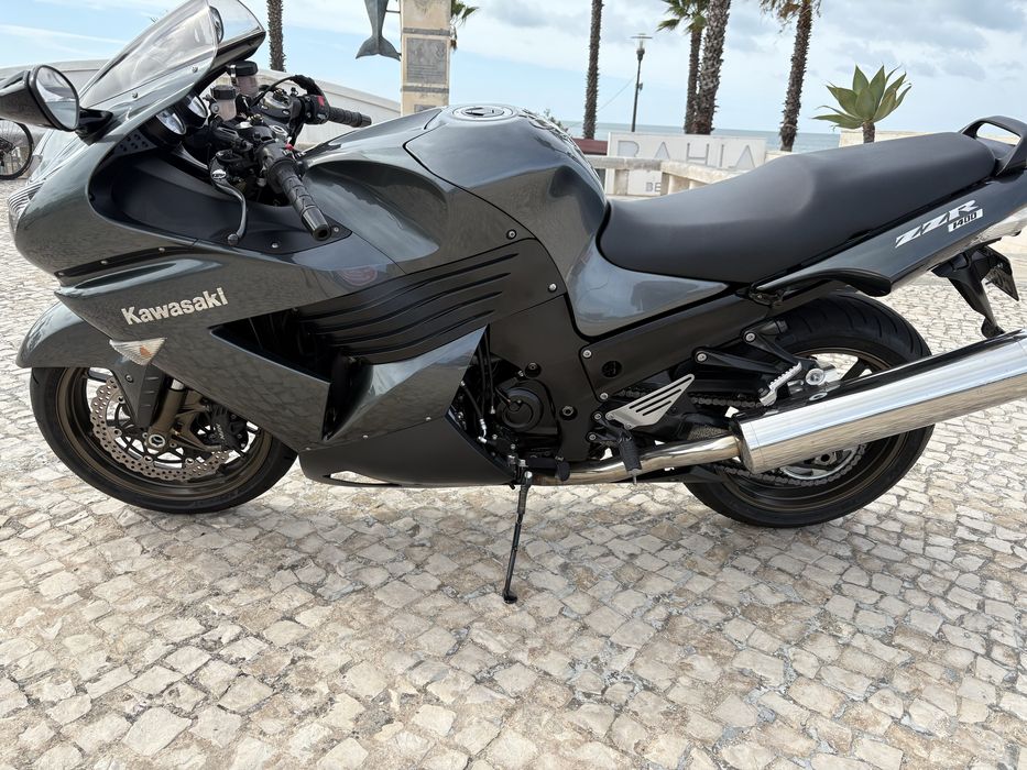 Kawasaki ZZR 1400 imaculada